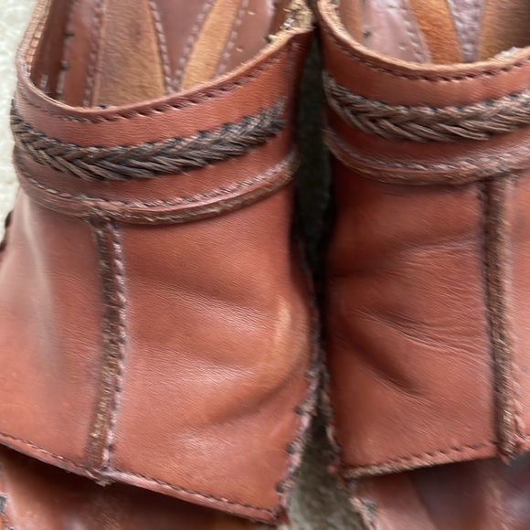 Sandals - Picture 2 of 3